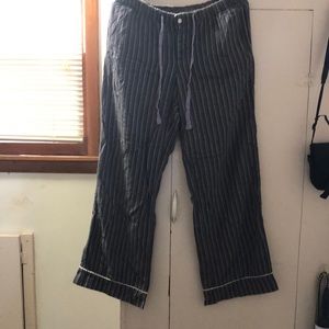 Small Gillian and O’Malley pajama bottoms.